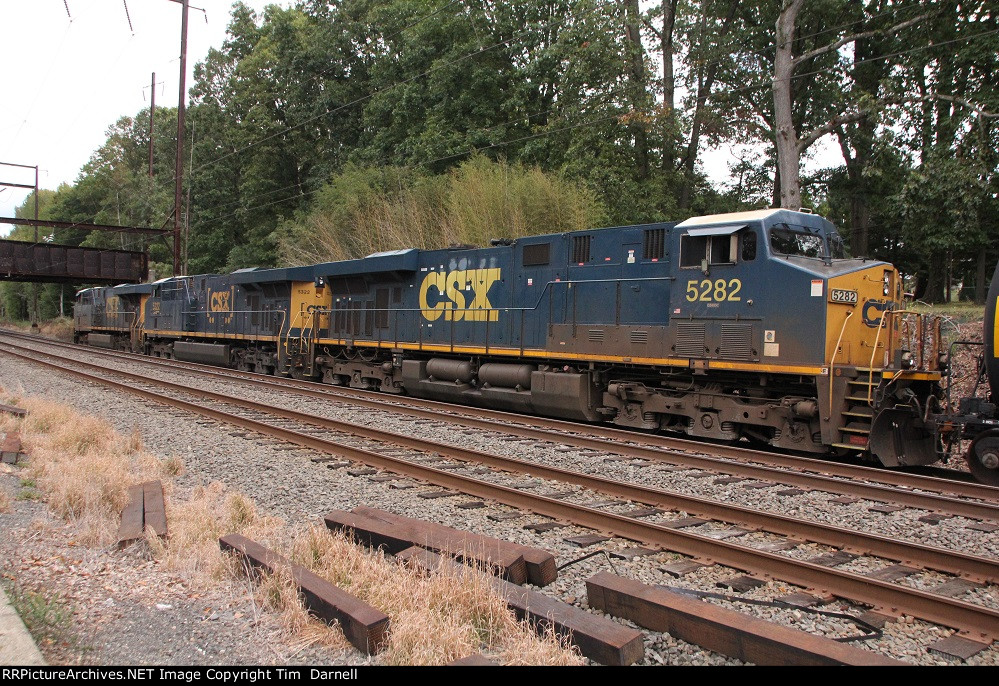 CSX 5282 on Q404